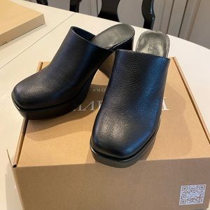 NEW Eric Javits Black lizard clogs